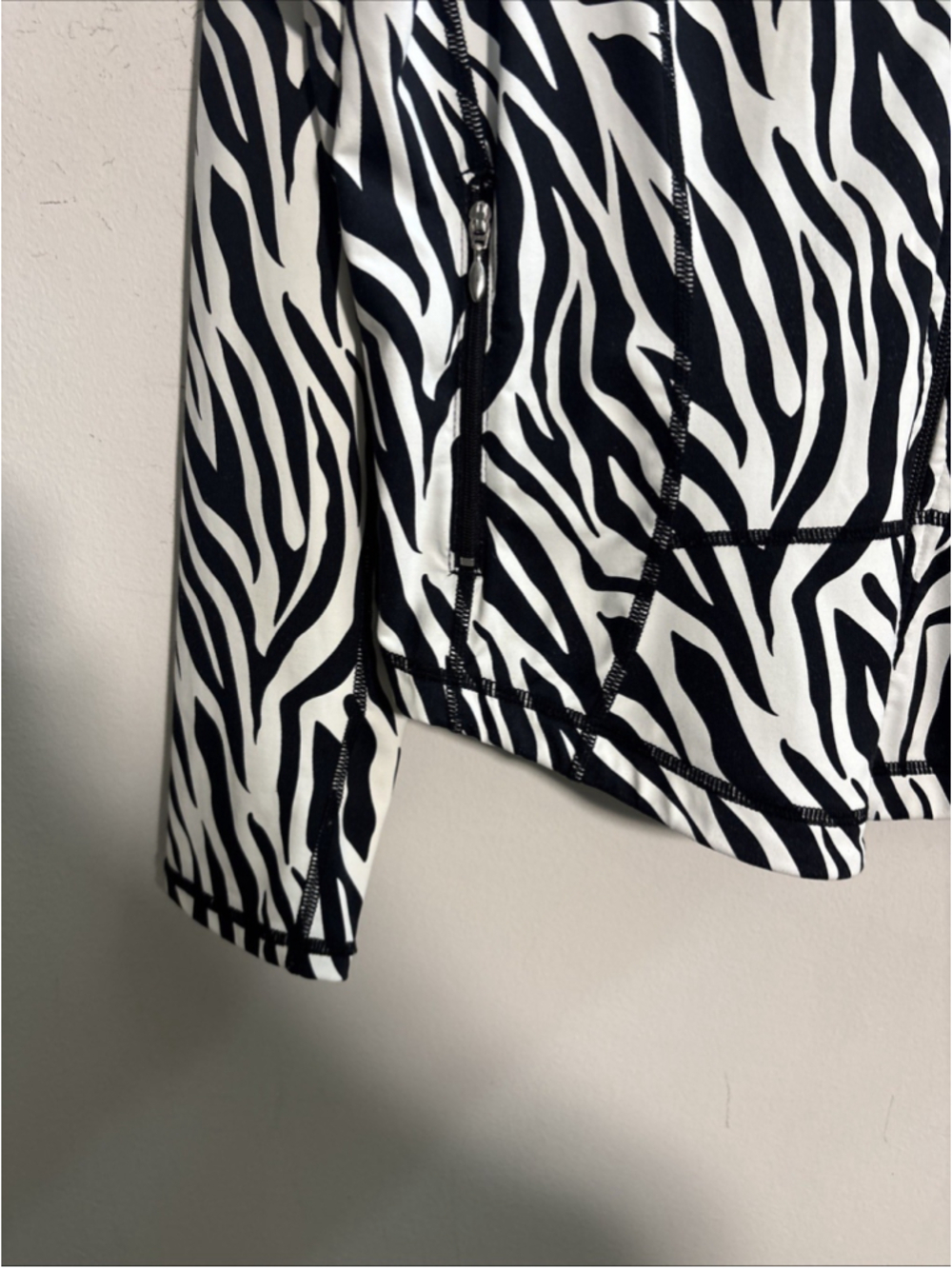 VTG WOMEN’S CHRISTINE ALEXANDER NYLON ZEBRA PRINT JACKET SEQUINS SIZE MEDIUM M - Picture 5 of 8